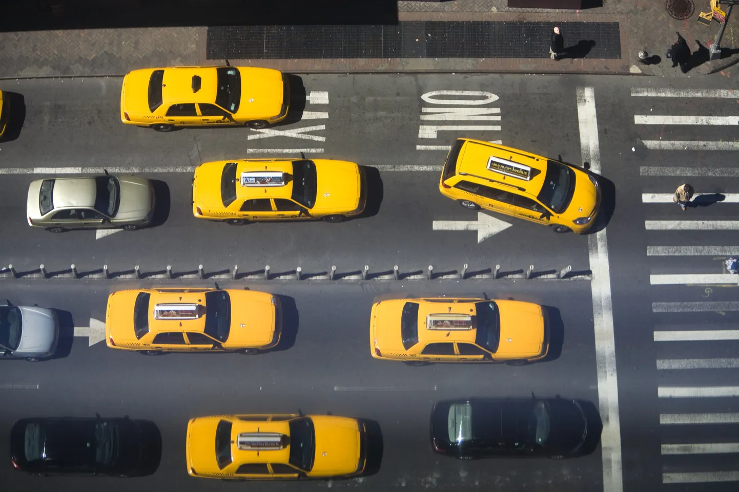 Taksod New Yorgis 8th Avenue'l.