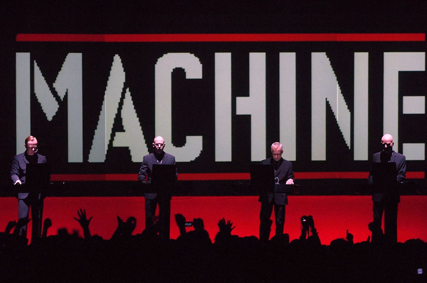 Kraftwerk aastal 2005 koos asutajaliikme Florian Schneideriga.