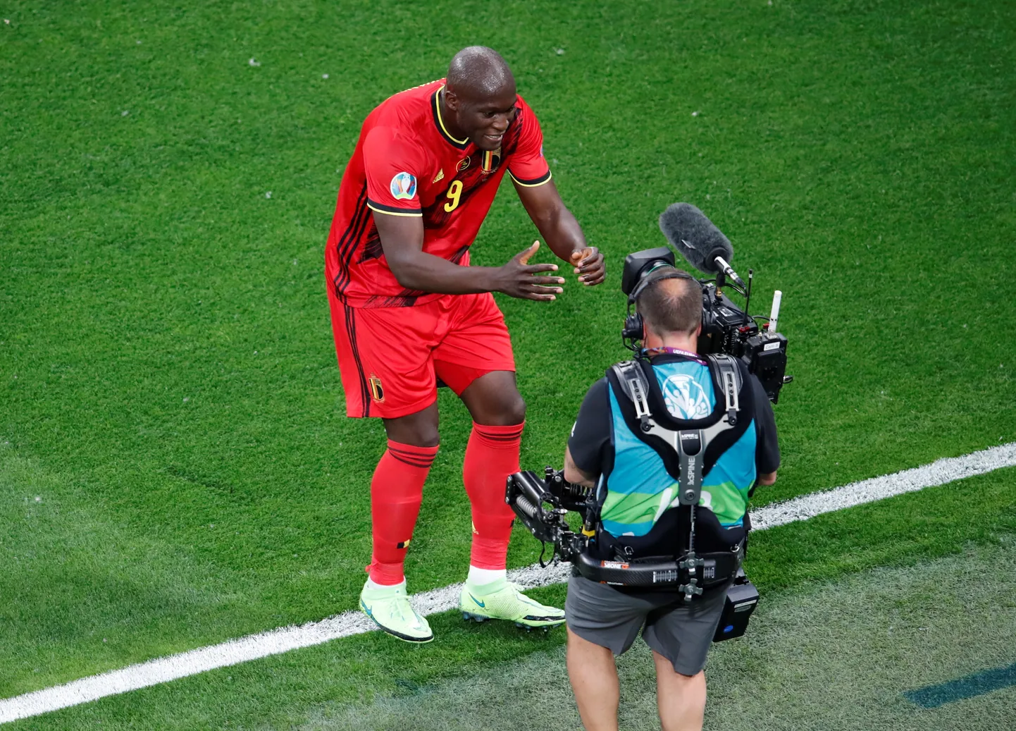 Belgia staar Romelu Lukaku tähistas oma esimest väravat Venemaa vastu kaamera juurde jooksmise ning Christian Erikseni toetamisega.