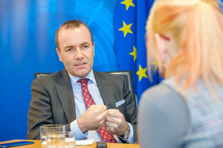 Manfred Weber Postimehele intervjuud andmas.