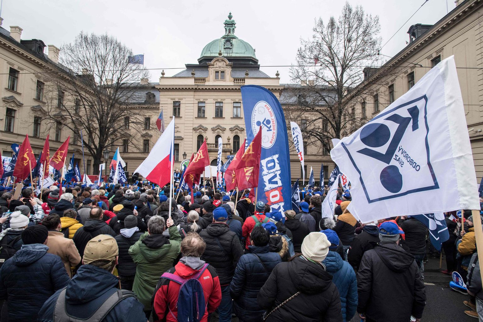 Meeleavaldus pensioniea tõstmise vastu Prahas 29. märts 2023.