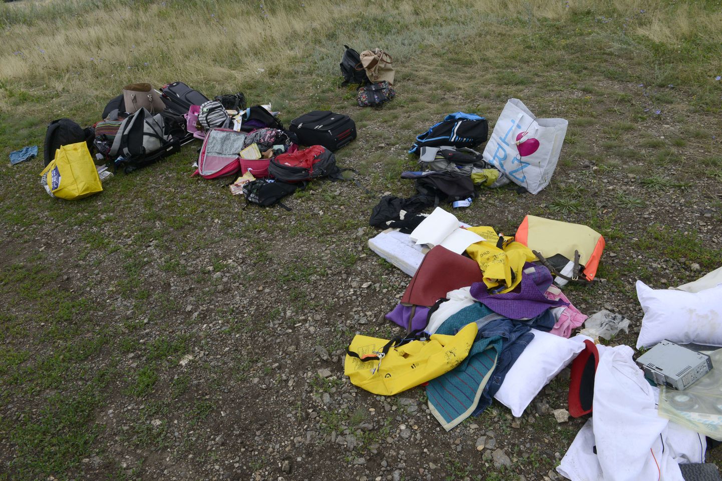 Lennu MH17 reisijate isiklikud asjad.