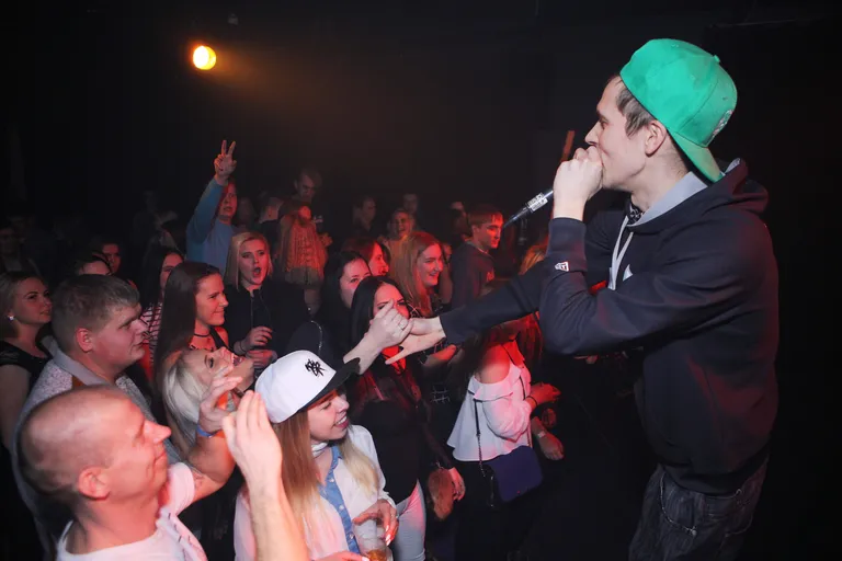/ Azma LIVE!