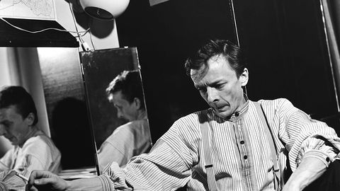 ARVUSTUS ⟩ Igaviku ees on iga kirjanik ajakirjanik*