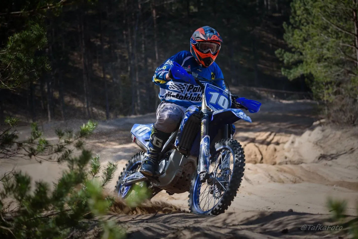 Paikuse motoklubi enduuroäss Toivo Nikopensius on kahe etapi järel Eesti karikasarja liider.