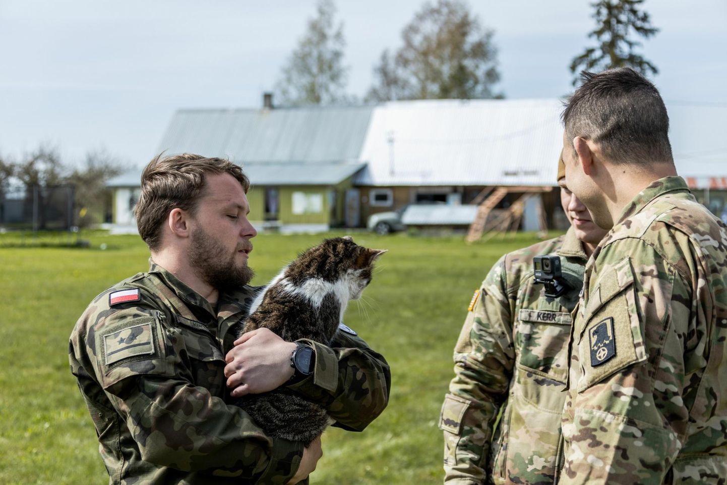 Swift Response’il osalevad Poola ja USA sõjaväelased Eesti kassiga. 