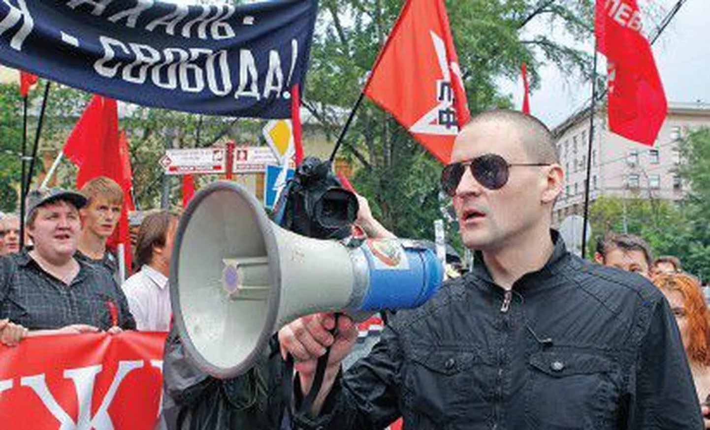 Ультралевый политик Сергей Удальцов не смог (не счел нужным?) присоединиться к соратникам.