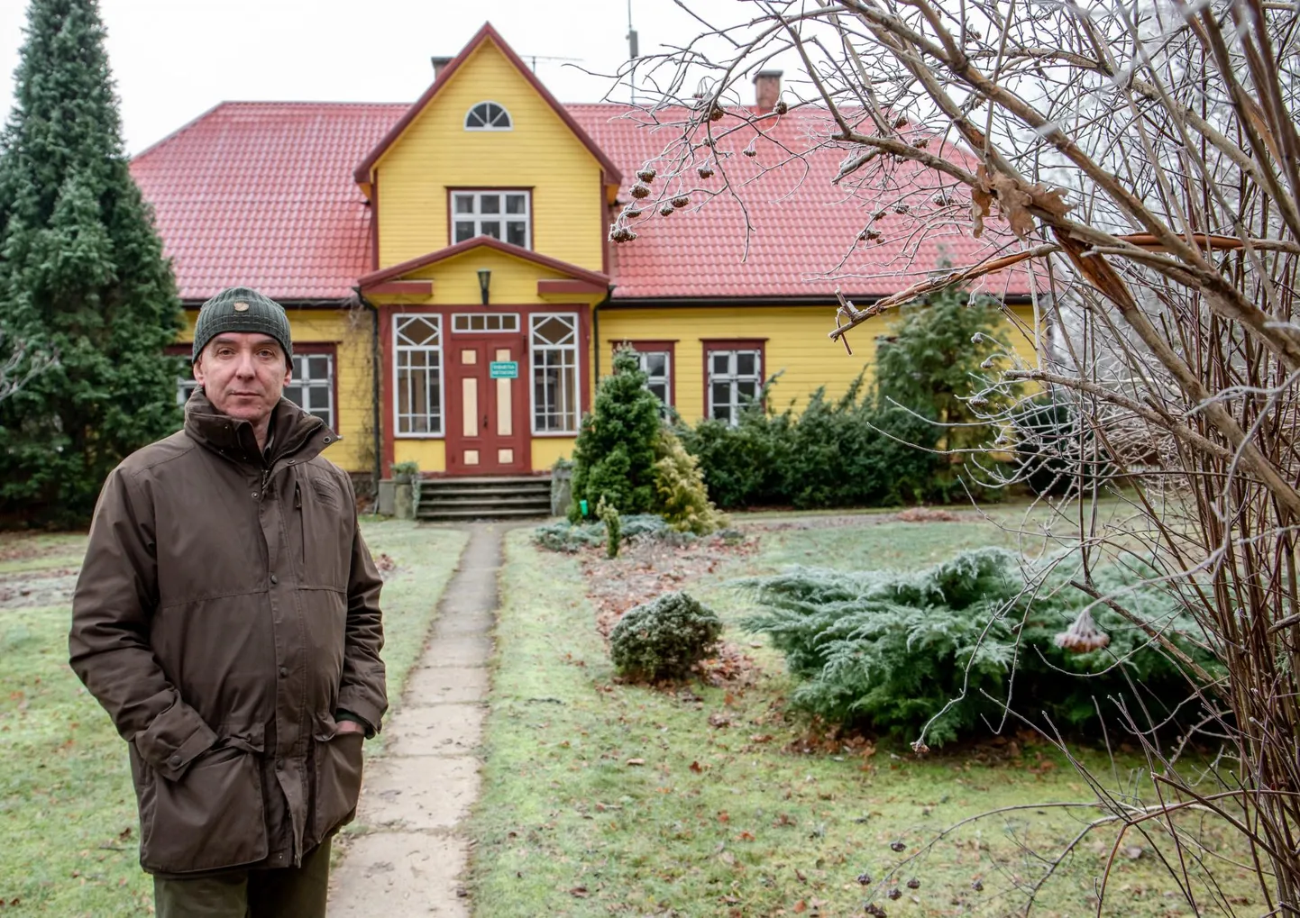 “Põlispuud on seotud paikkonna kultuurilooga,” arvas Luua metsanduskooli Tihemetsa ­metskonna metsaülem Väino Lill, seistes metskonna ajaloolise kontori ees Kärsu mõisas.