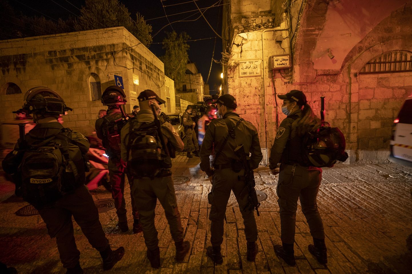 Iisraeli julgeolekutöötajad sündmuskohal.