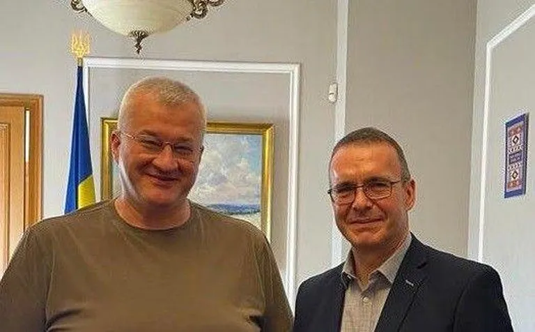 Андрей Сибига (слева) с 2021 по 2024 год работал в офисе президента Украины