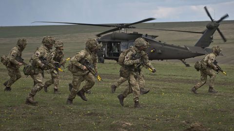 Lielbritānija četros gados aizsardzībai tērēs 300 miljardus mārciņu