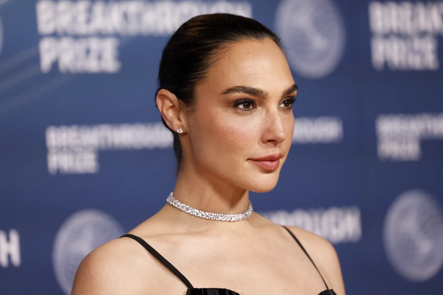 Iisraelist pärit Gal Gadot on avaldanud riigile toetust ning noorena teeninud sealses kaitseväes.