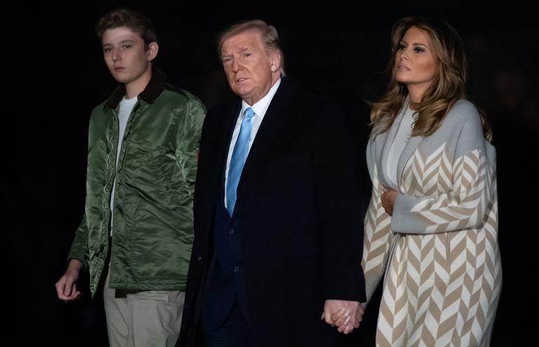 USA president Donald Trump, esileedi Melania Trump ja nende poeg Barron 5. jaanuaril 2020, kui nad saabusid Floridast Mar-a-Lagost tagasi Washingtoni Valgesse Majja.