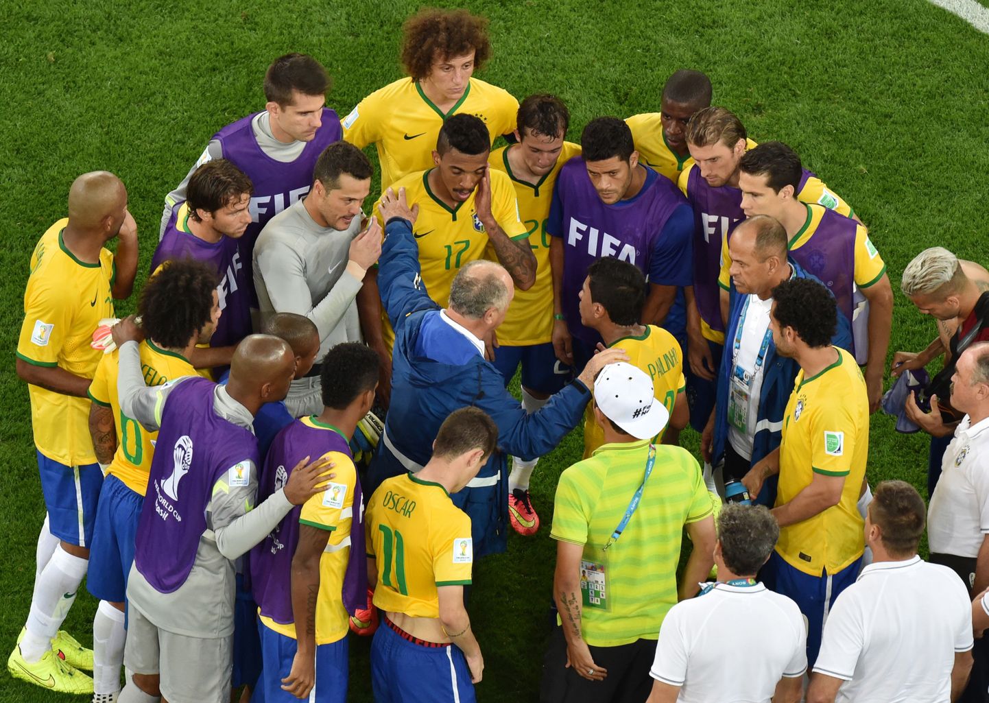 Brasiilia koondise peatreener Luiz Felipe Scolari ja mängijad