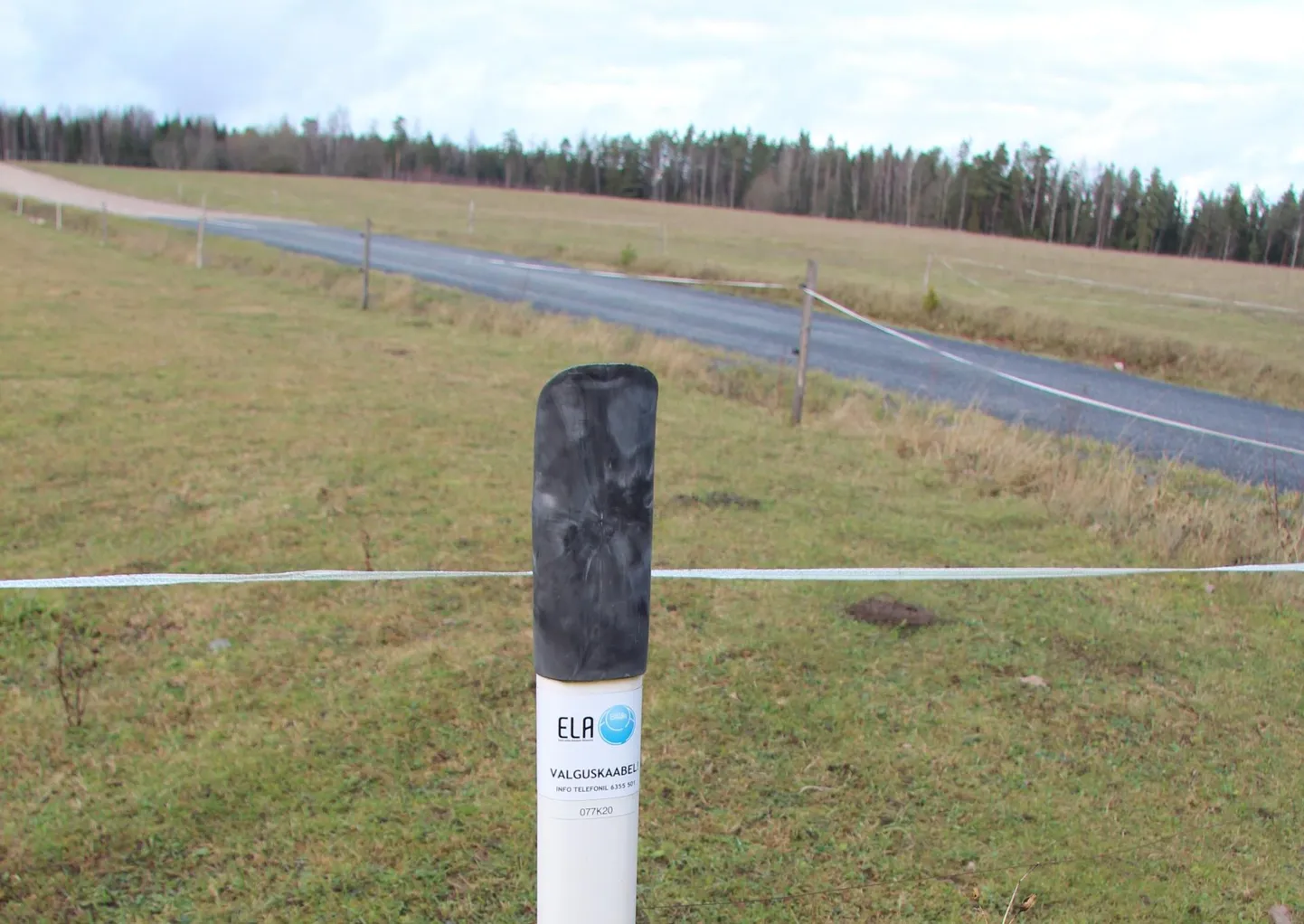 Kiire interneti kaabli vedamine põhivõrgu sõlmpunktidest maamajadesse maksab tuhandeid või isegi kümneid tuhandeid eurosid. FOTO: Ülle Harju