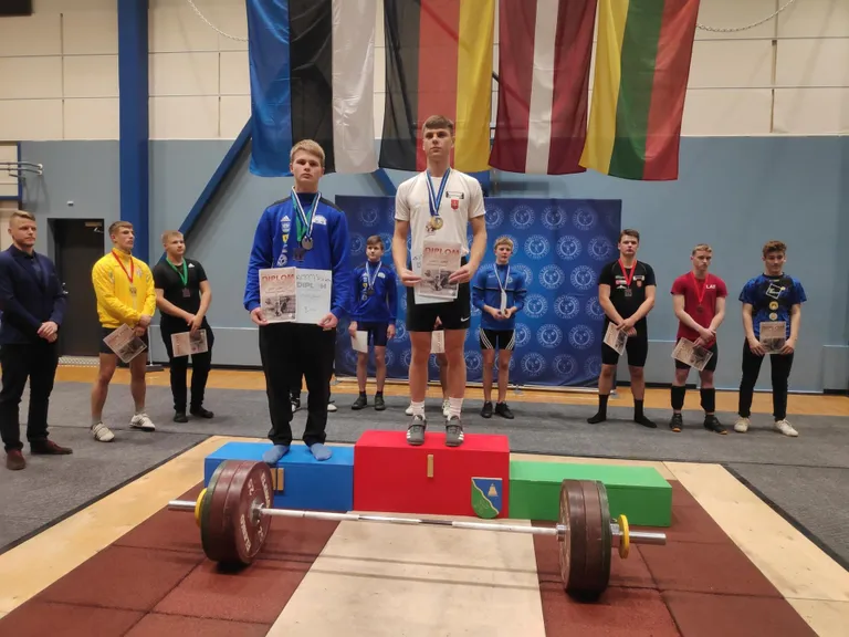 Noor tõstja Mattias Mättik võitis Eesti meistri tiitli kehakaalus alla 73 kilogrammi.