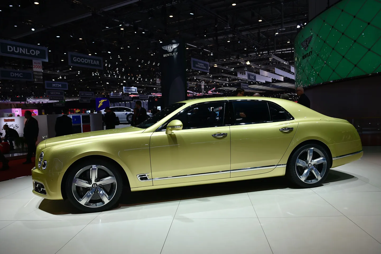 Bentley Mulsanne Speed, mis viidi nagu nipsti Narva piiripunktist läbi.