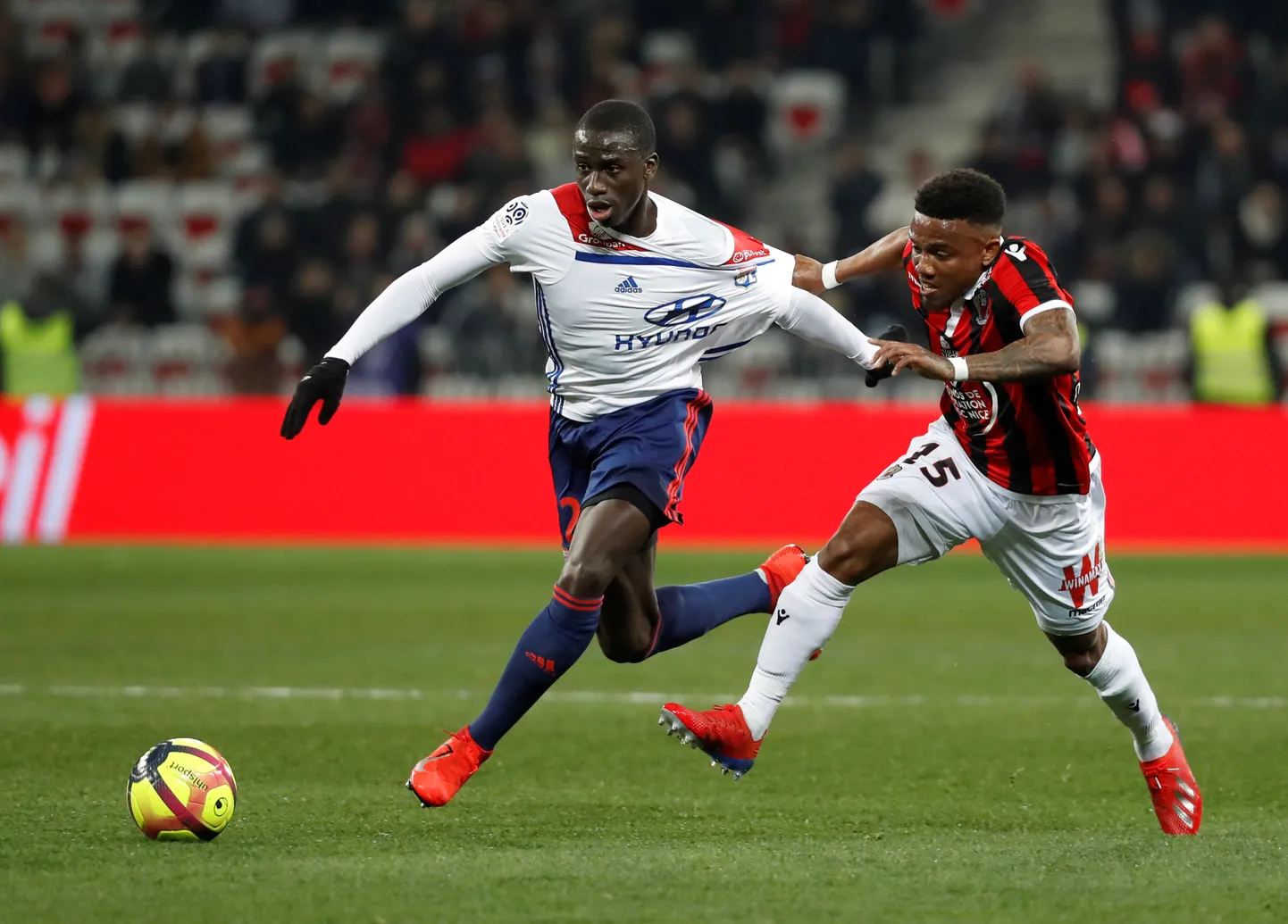 Ferland Mendy (vasakul) Lyoni särgis.