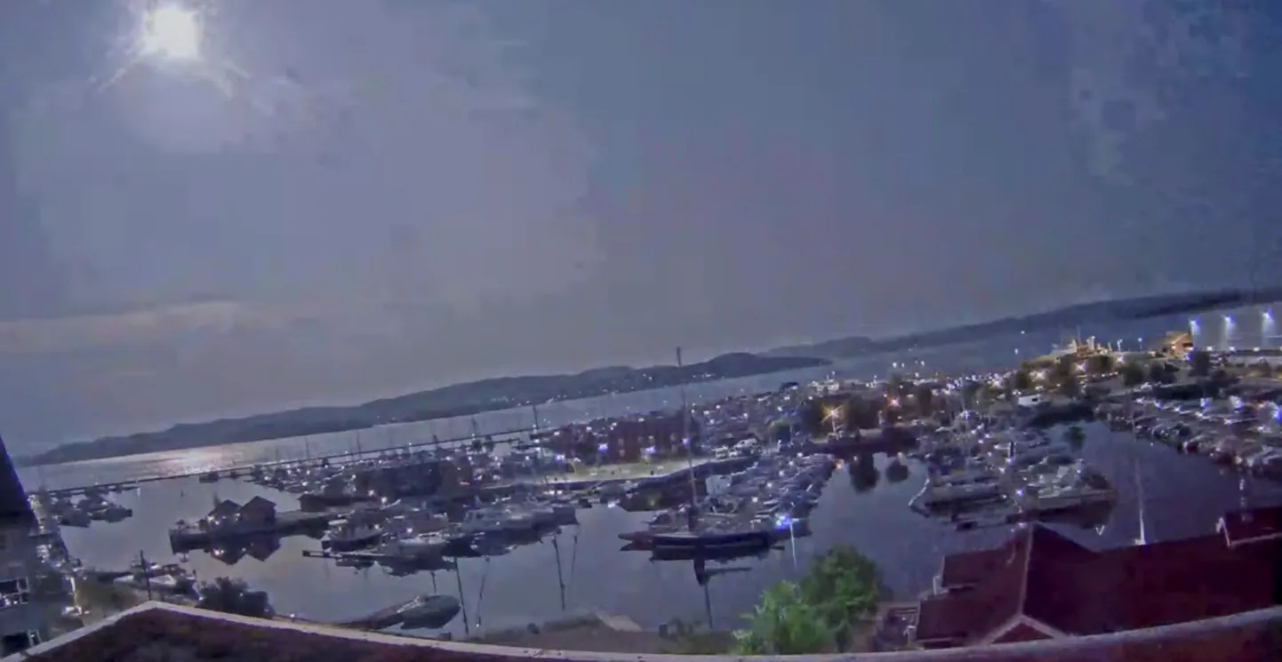 Meteoor Holmestrandi kohal.