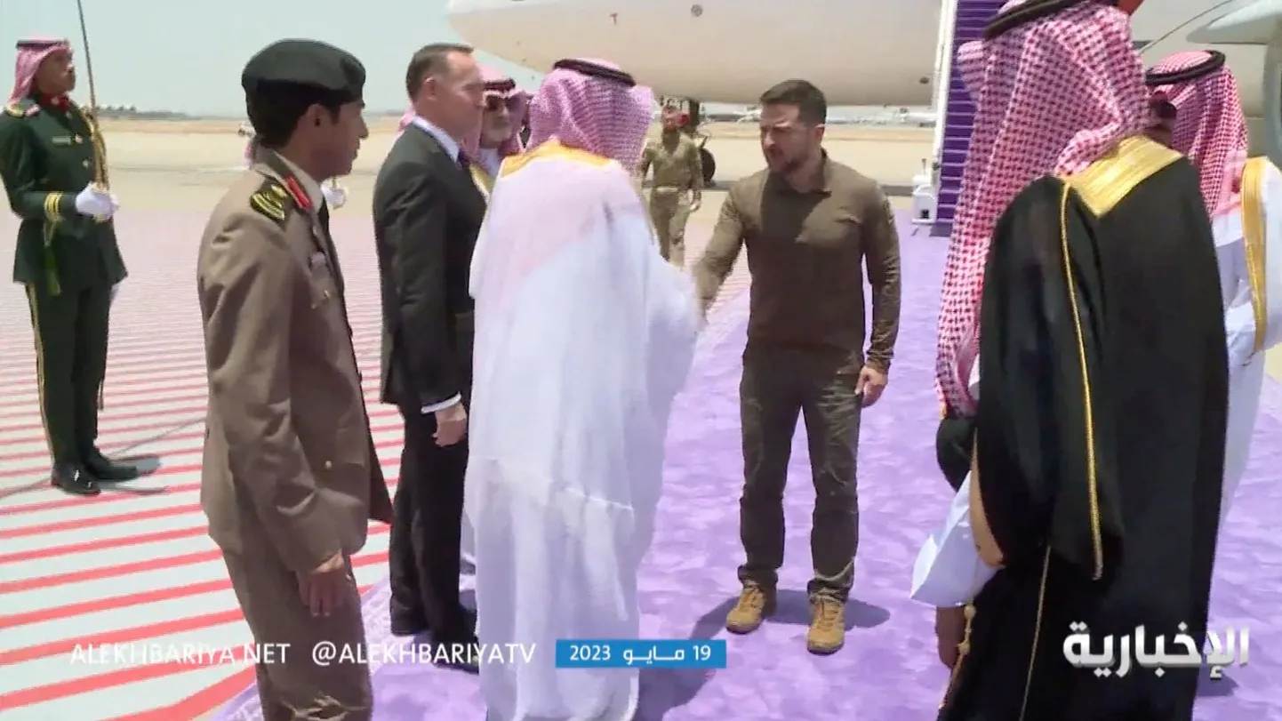 Зеленский прилетел c визитом в Саудовскую Аравию