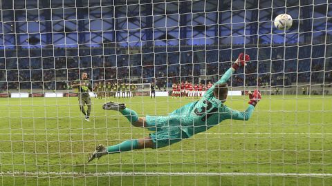 VIDEO ⟩ AC Milani vastu penalti tõrjunud Hein vedas Arsenali turniirivõiduni