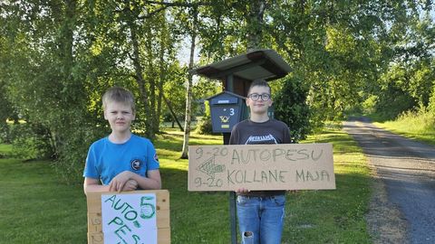 FOTOD ⟩ «Kui järjekord juba Tallinna maanteeni, siis hakkame aegasid broneerima!» Kaks 11-aastast poissi panid Haapsalu külje all oma äri püsti