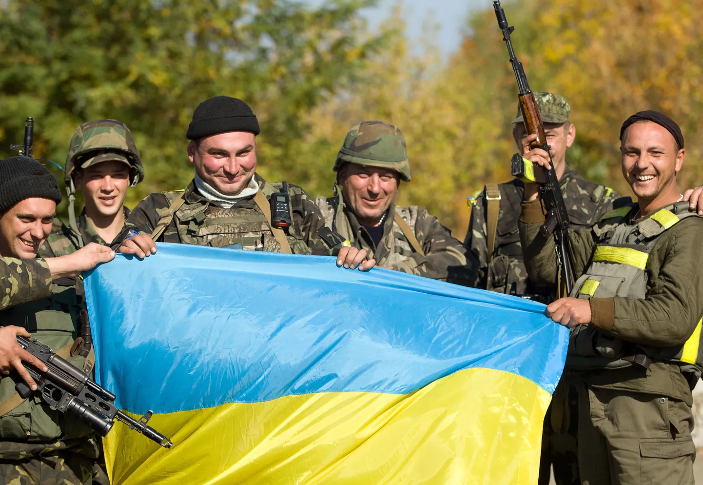 Ukraina lipuga sõdurid Luganskis.