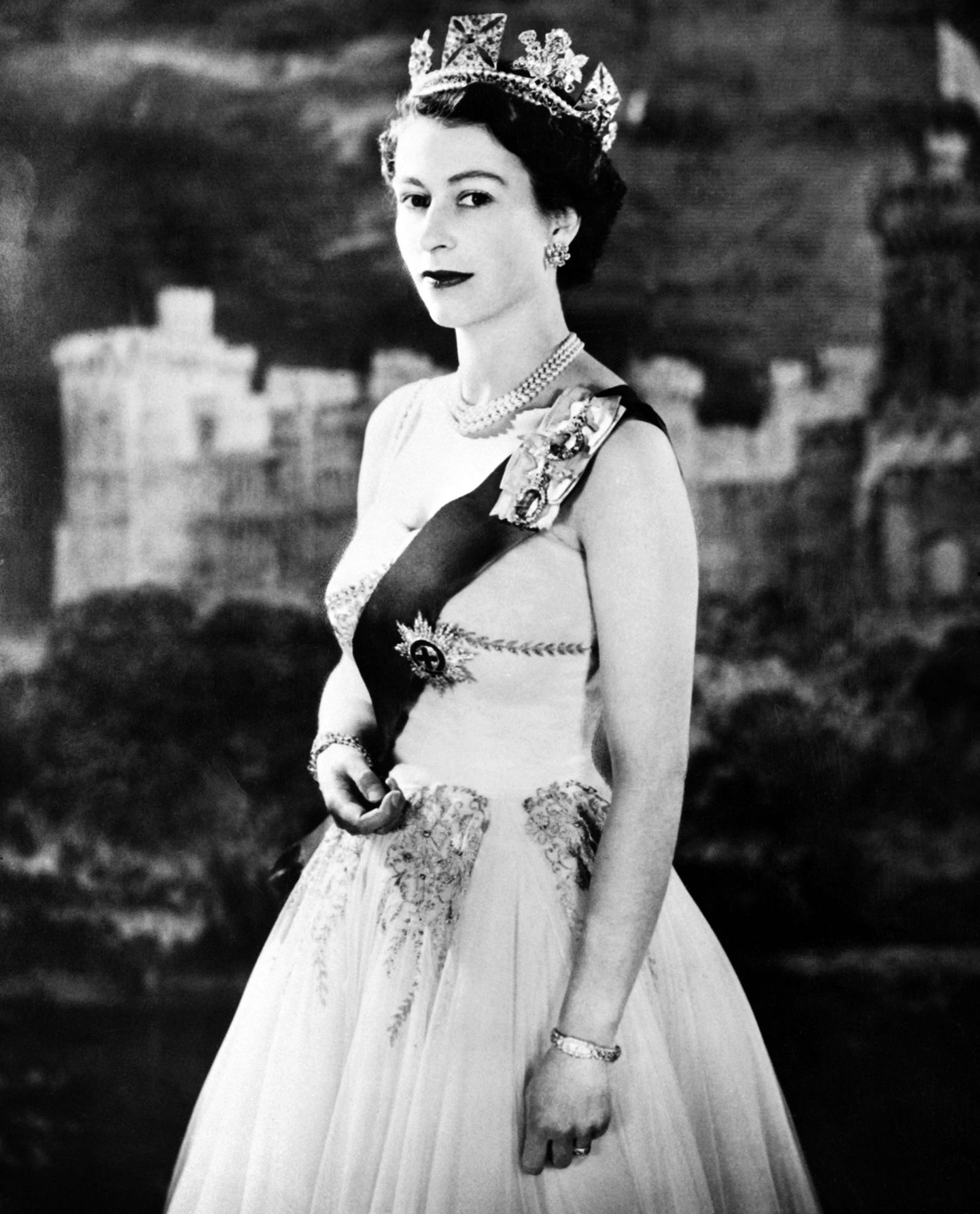 Briti kuninganna Elizabeth II 1953. aastal pärast monarhiks kroonimist