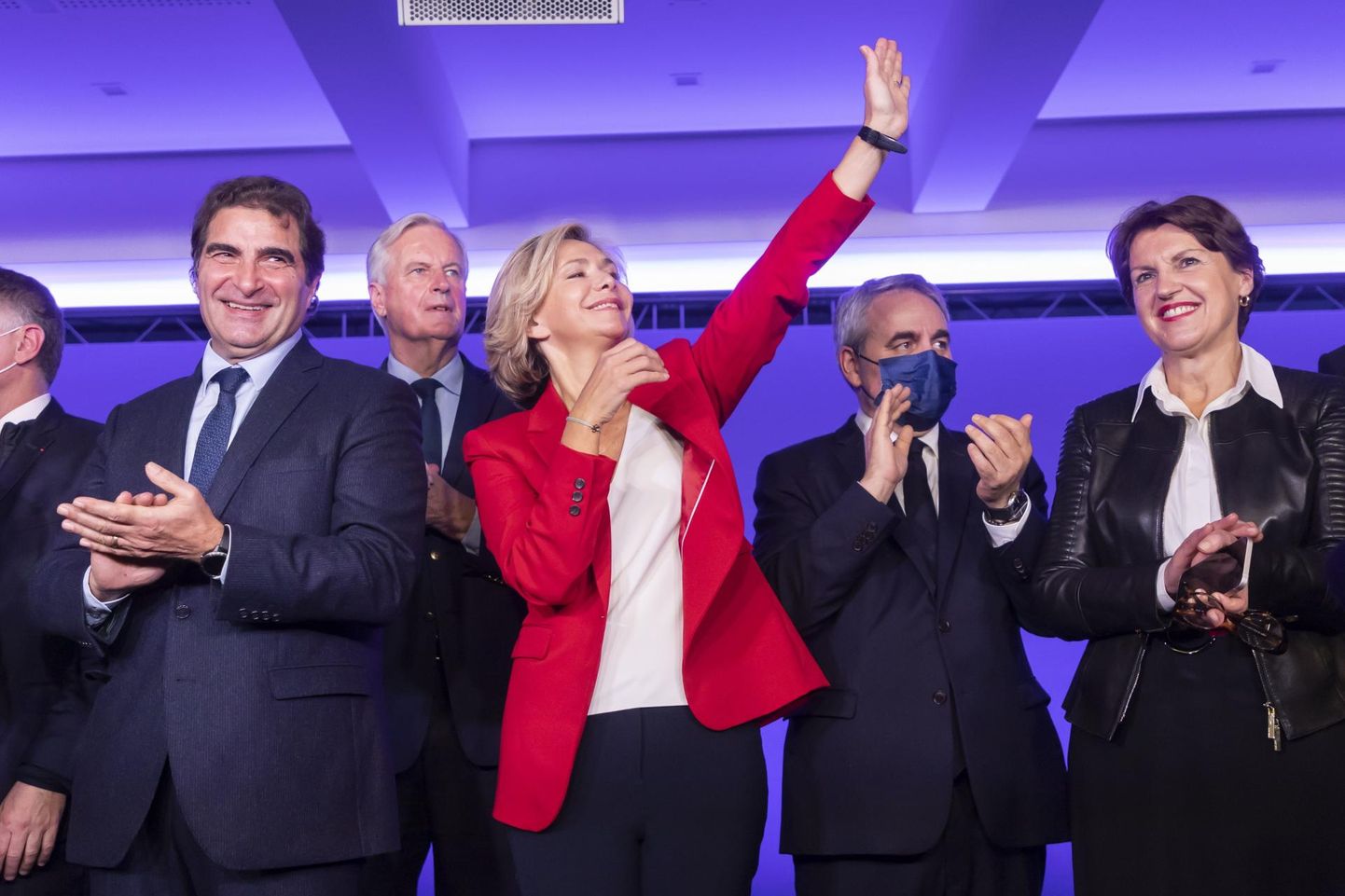 Valérie Pécresse (keskel), olles äsja võitnud vabariiklaste presidendivalimiste sisevalimised.