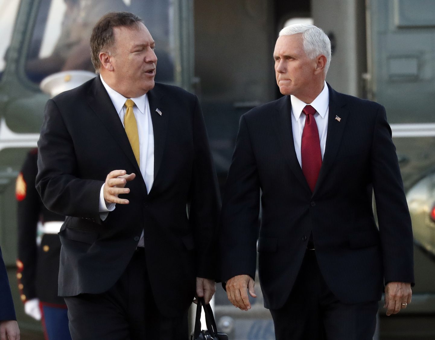 USA välisminister Mike Pompeo (vasakul) ja asepresident Mike Pence kolmapäeval Washingtonis enne äralendu Türki.