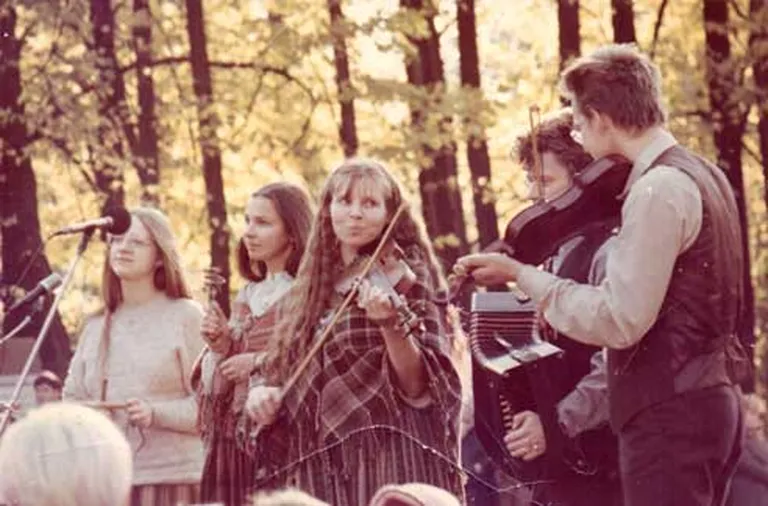 «Iļģi» Dzegužkalnā 1987. gads FOTO: "Iļģu" privātais arhīvs«Iļģi» 1987. gads FOTO: Gunārs Binde«Iļģi» Austrālijā 1989. gads