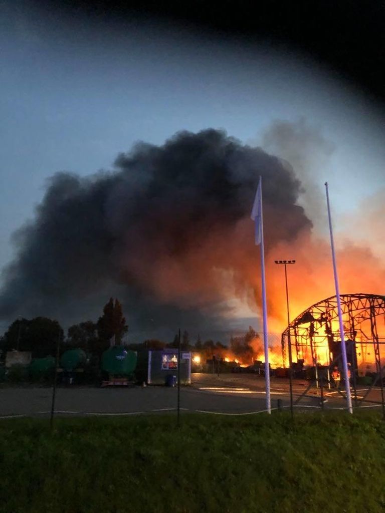 16. septembril kell 4.24 teatati häirekeskusele, et Seljametsa külas põleb jäätmekäitluskeskuse angaar.