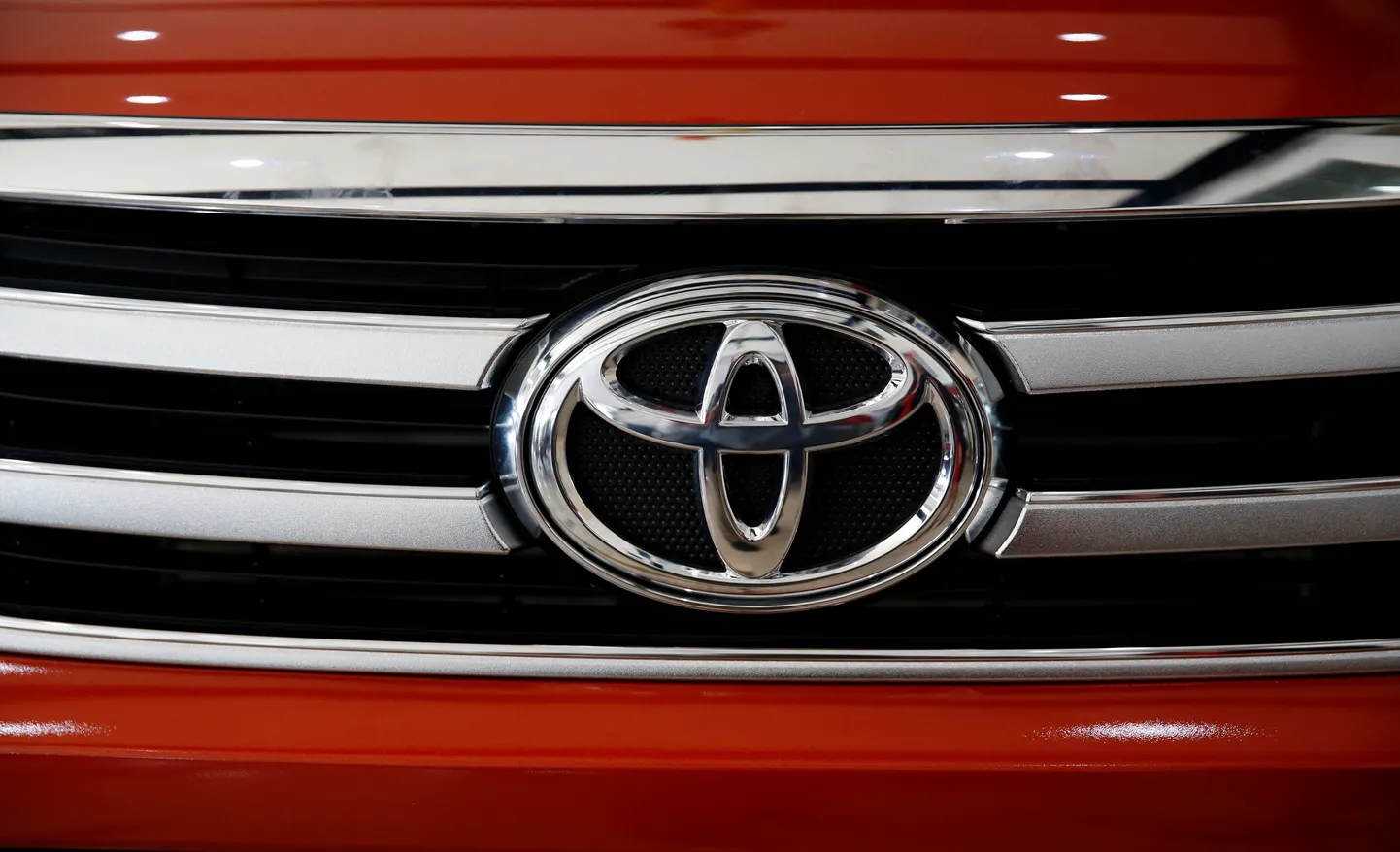 Toyota Motors Corp company logo is pictured on a Hilux pickup at its dealer Toyota Bicutan in Paranaque, Metro Manila, Philippines June 16, 2016.   REUTERS/Erik De Castro