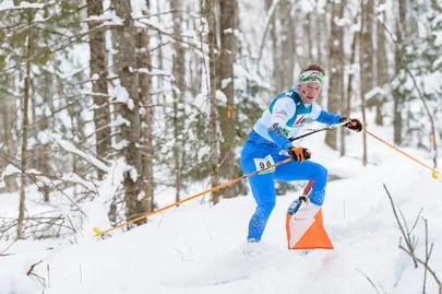 Suusaorienteeruja Mattis Jaama.