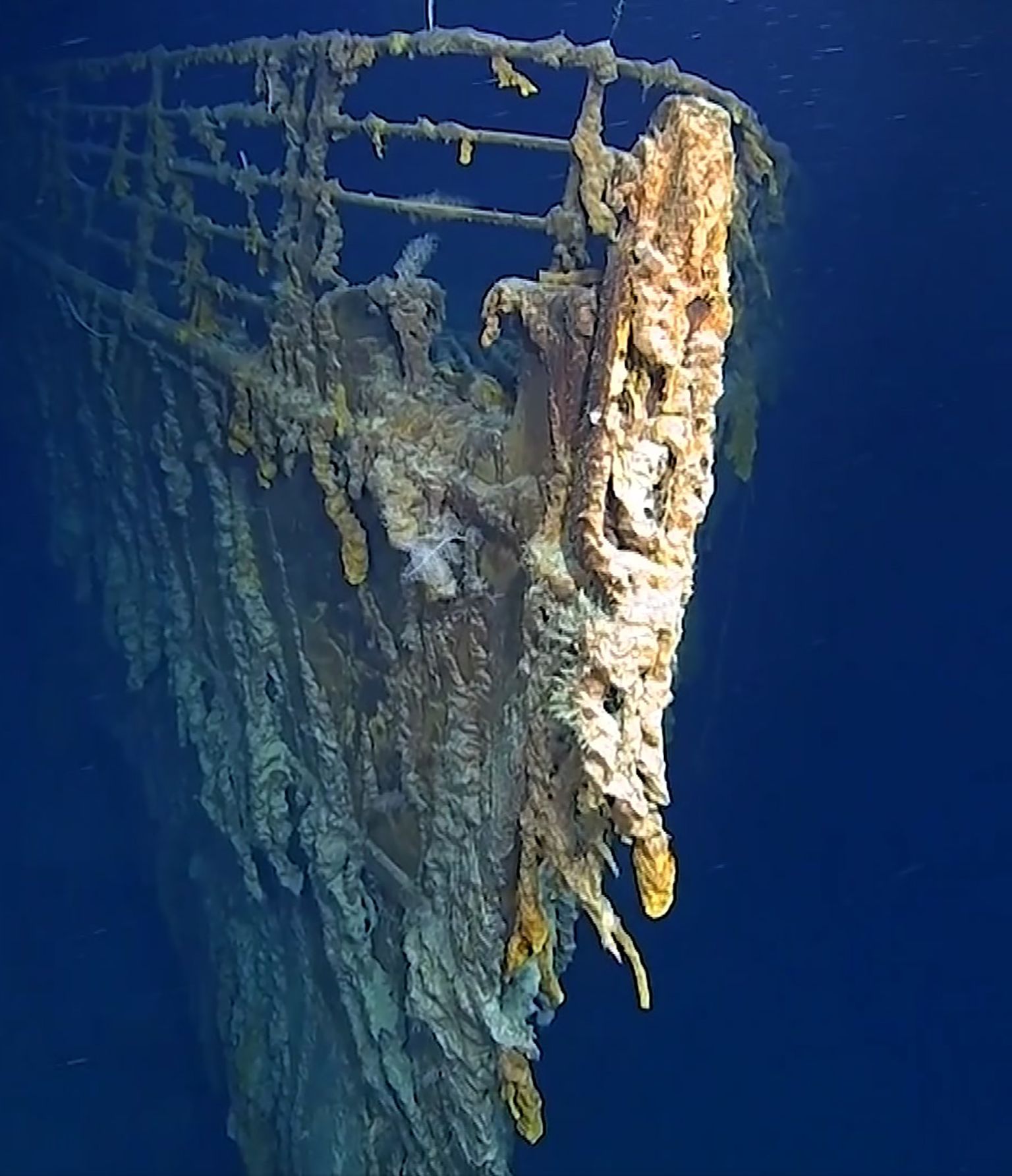 Ookeaniauriku Titanic vrakk asub Atlandi ookeani põhjaosas merepõhjas 3,8 kilomeetri sügavusel ja ligi 600 kilomeetri kaugusel Kanada Newfoundlandi saarest kagus