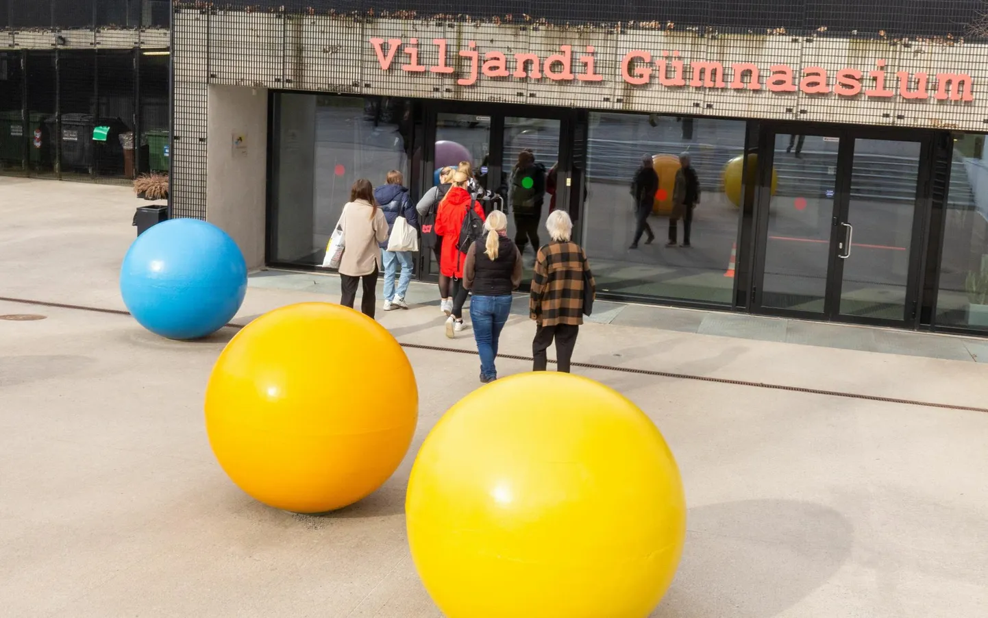 Viljandi noortevolikogu kutsub noori registreerima aprilli algul Viljandi gümnaasiumis (pildil) korraldatavale projektikonkursile VNV48, millel saab mentorite abil arendada oma ideed ja taotleda sellele ka toetust.