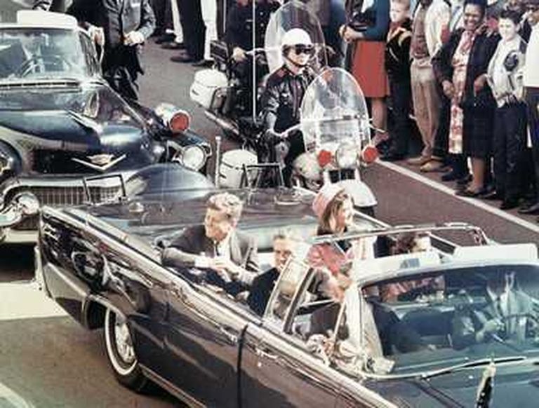 USA president John F. Kennedy koos abikaasa Jacqueline'iga hetk enne 22. novembril Dallases toimunud mõrva.