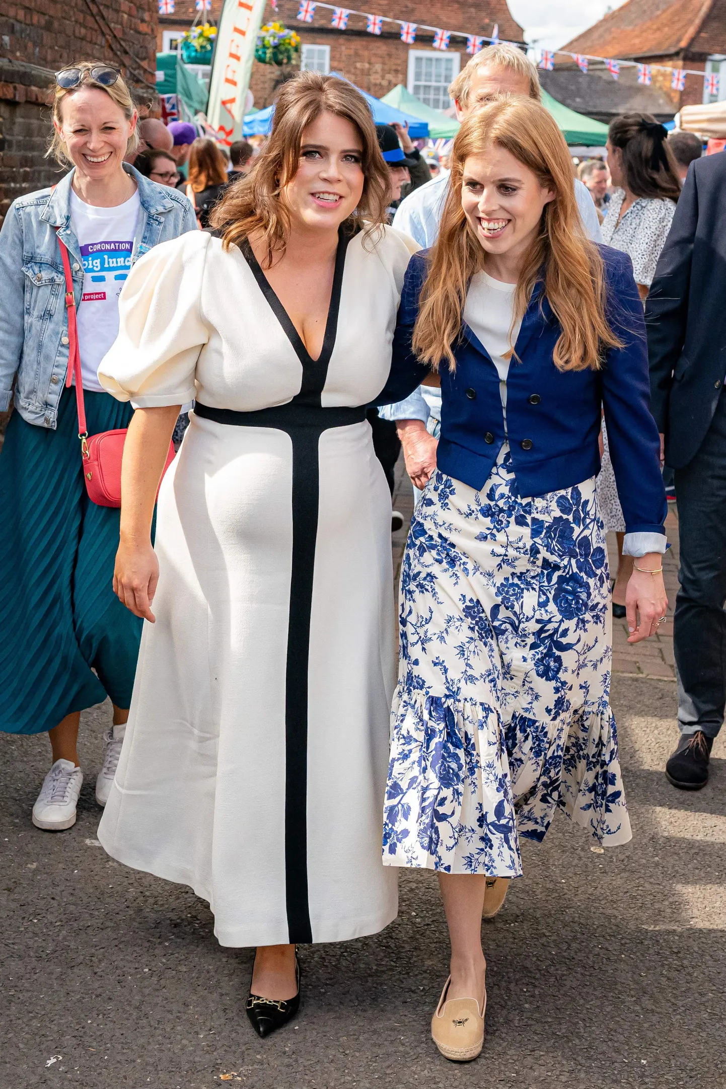 Printsess Beatrice (paremal) ja printsess Eugenie (vasakul)