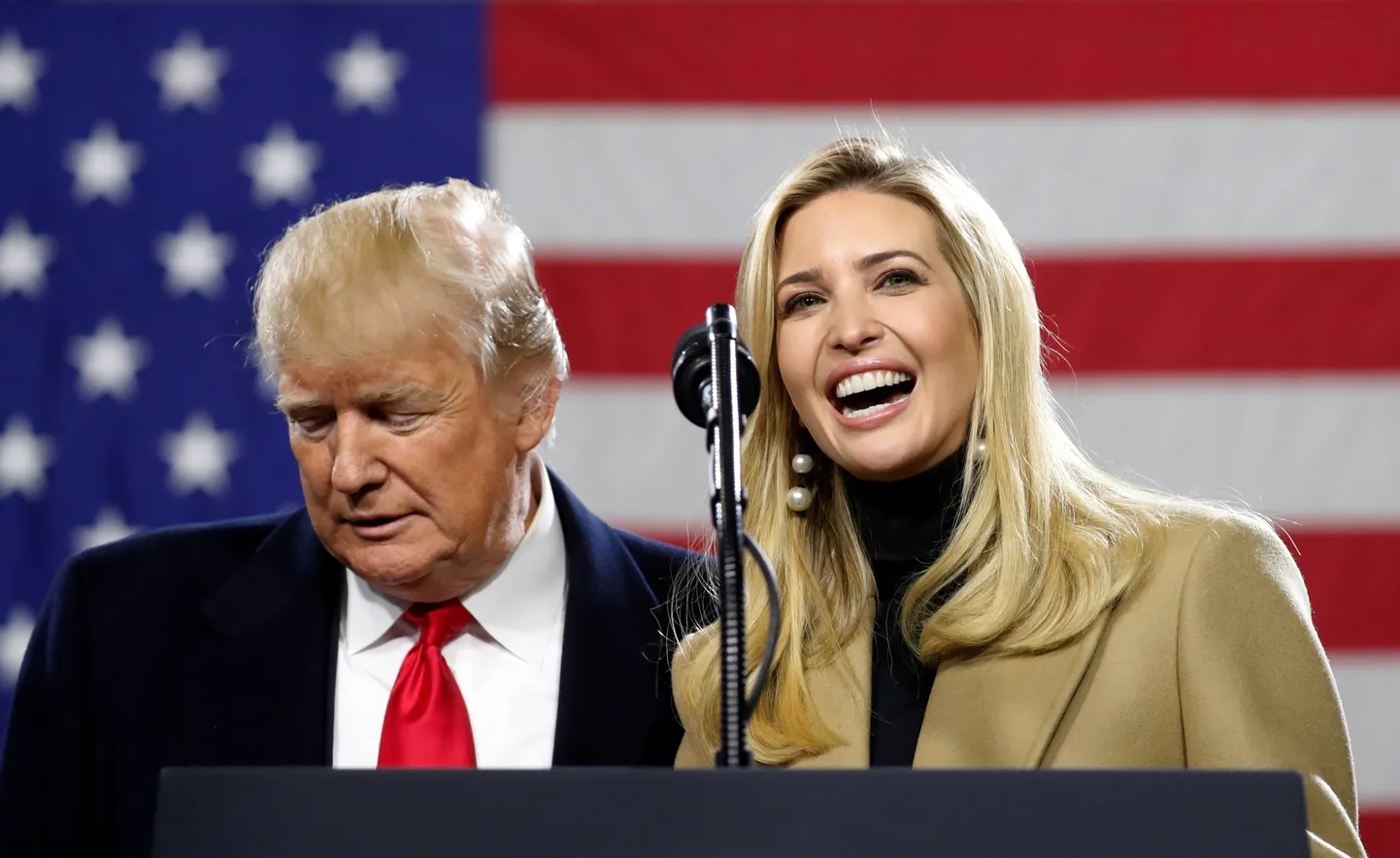 Ühendriikide president Donald Trump tütre Ivanka Trumpiga.