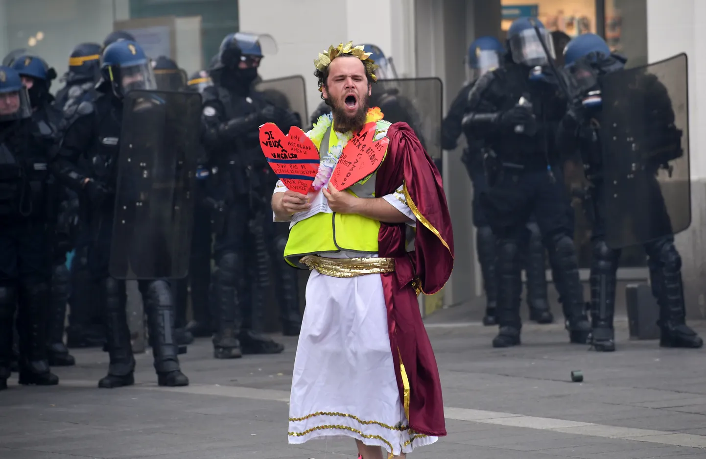 "Dzelteno vestu" protesti Francijā.