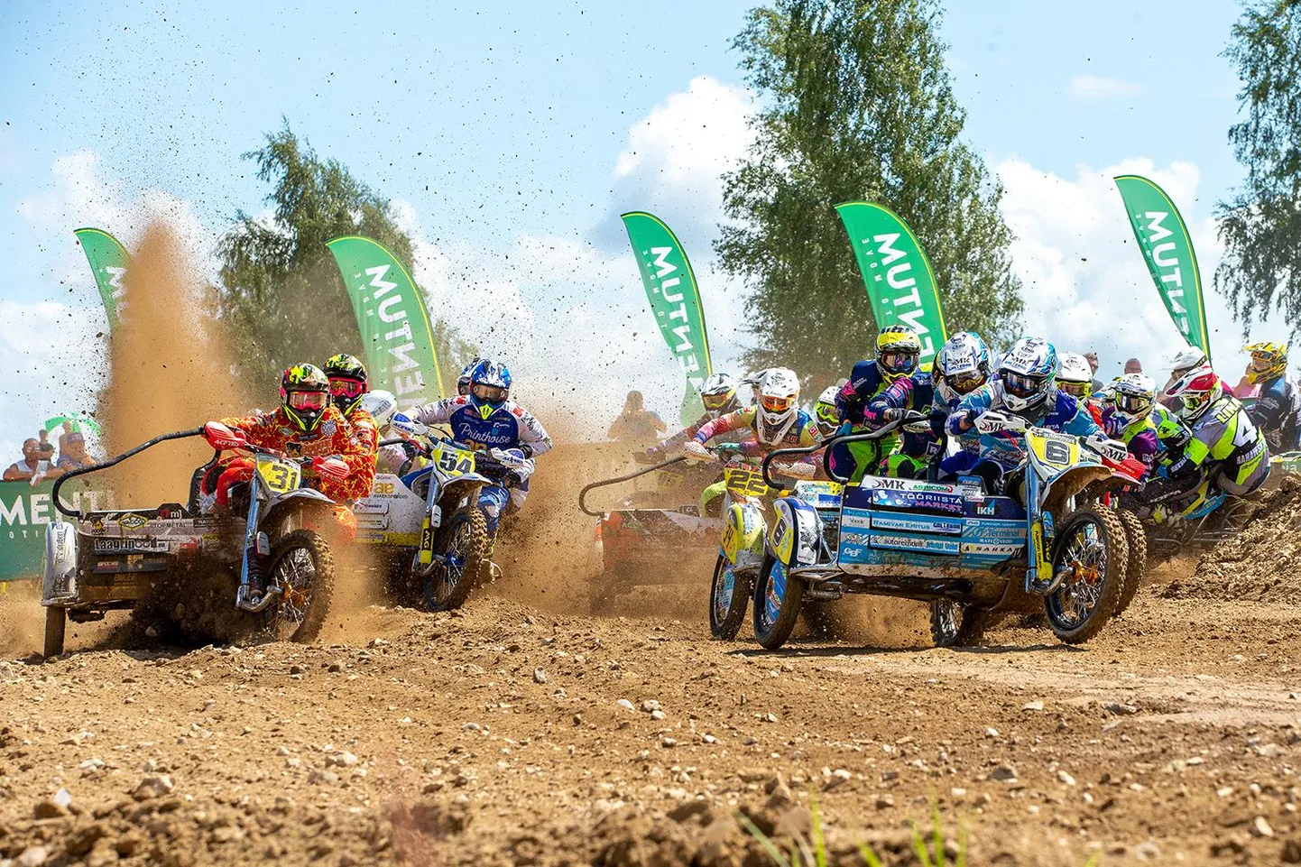 Pühapäeval Pärnus sõidetud Castroli Eesti motokrossi meistrivõistluste kolmandal etapil ei andnud Kert Varik ja Lari Kunnas (number 6) konkurentidele kuigi palju sõnaõigust ning vormistasid kindla võidu.