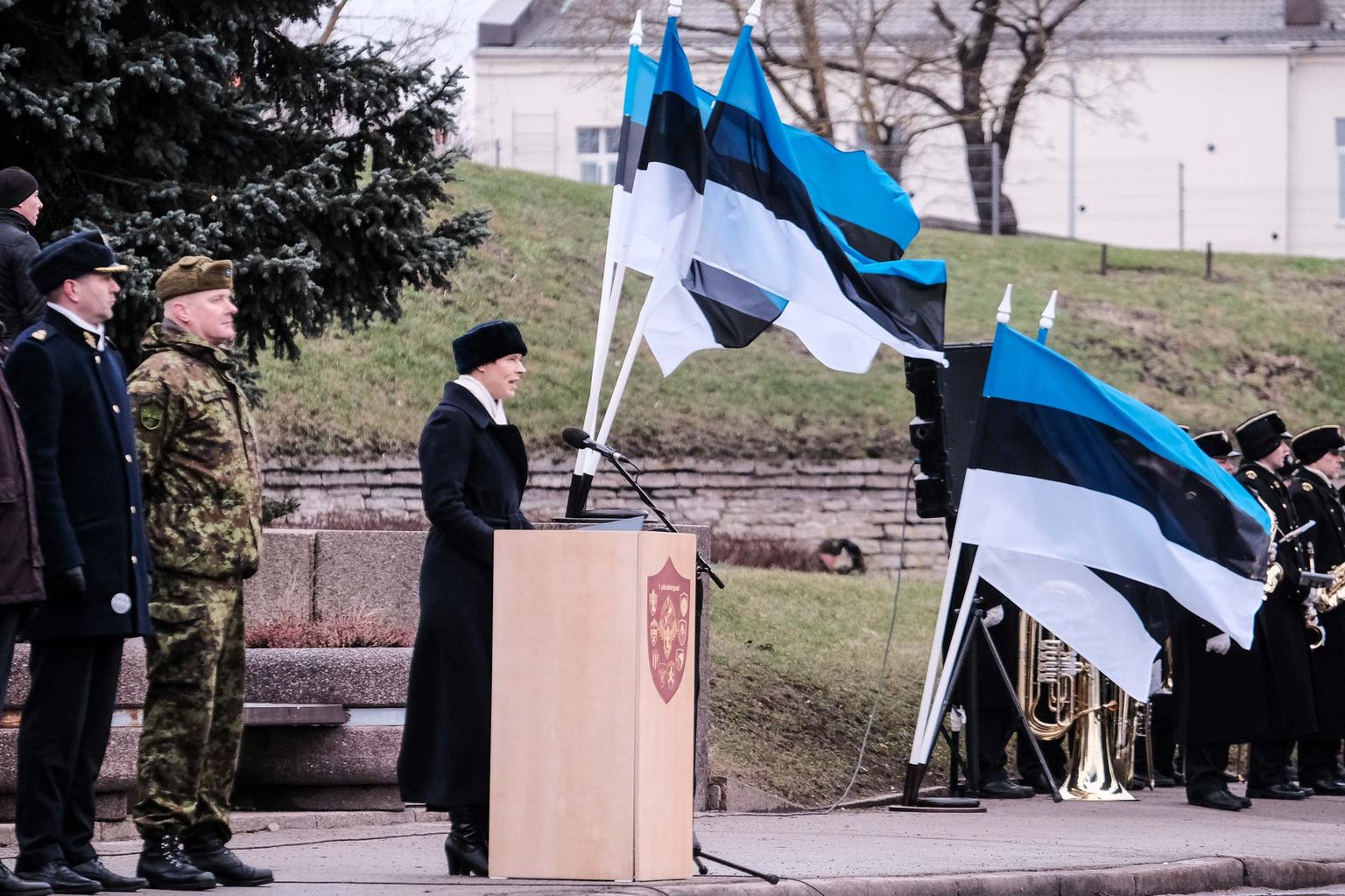 President Kersti Kaljulaid kõnelemas täna Narvas Peetri platsil toimunud Vabadussõja relvarahu aastapäeva paraadil.