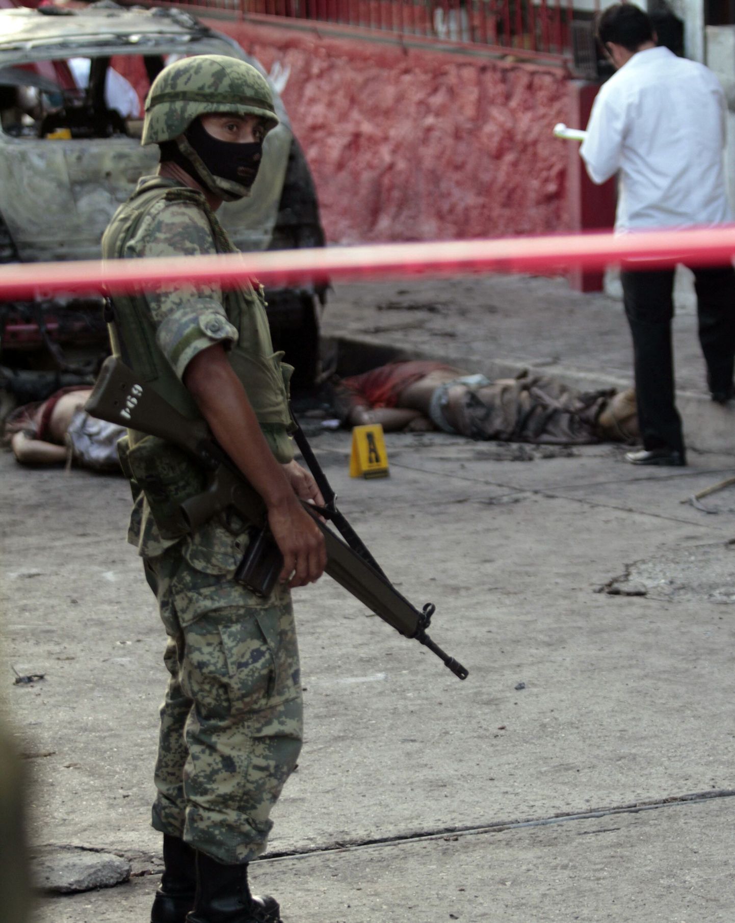 Mehhiko sõjaväelane Acapulcos viie inimese elu nõudnud kuriteopaigas.
