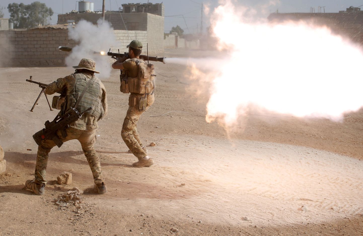 Iraagi eriüksuse liikmed pidamas Mosulis lahingut terroristidega.