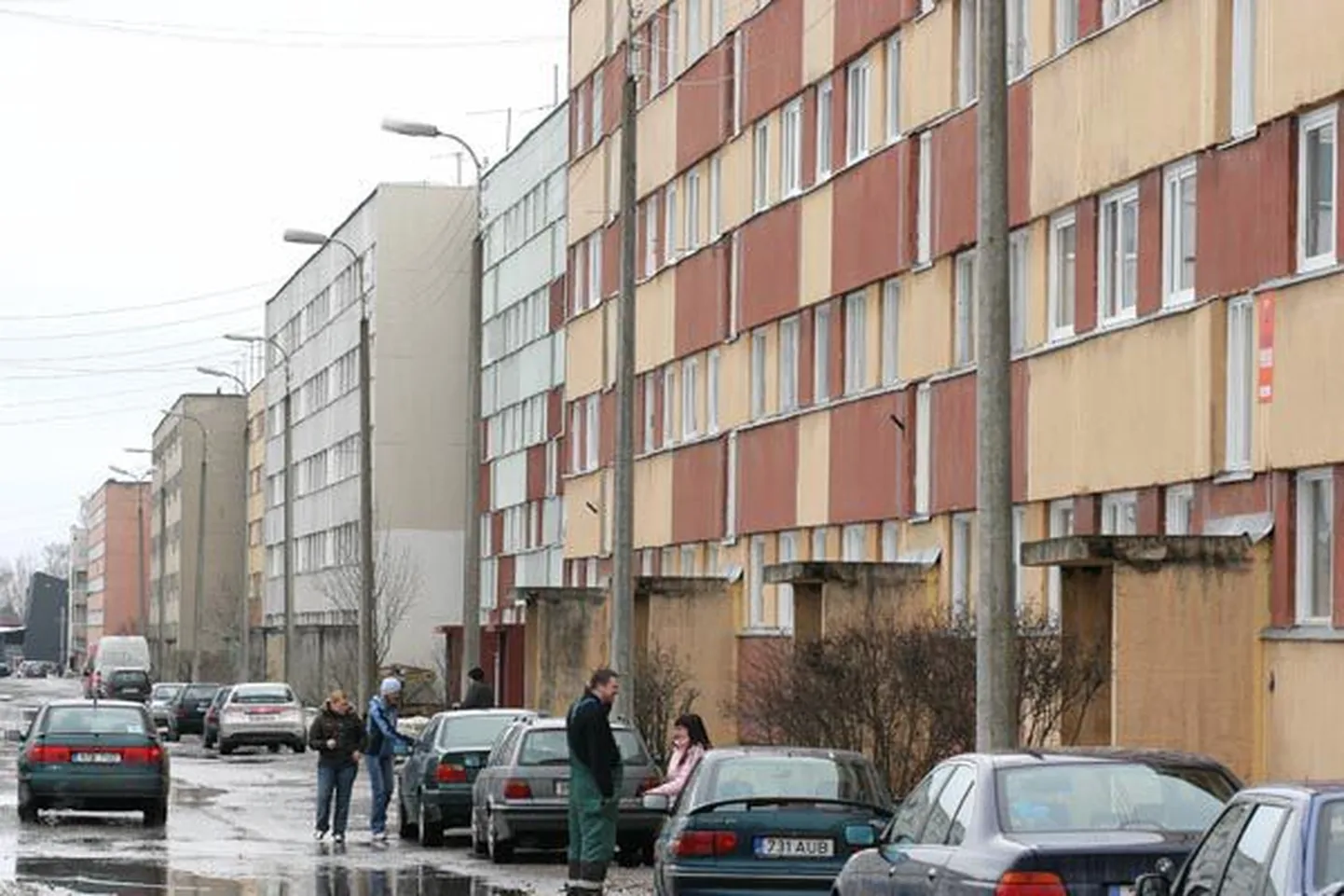 Umbes 70 protsenti Eesti leibkondadest elab korterelamutes ning suur osa neist majadest vajab remonti. Ulatuslikumate tööde tarvis kogutavad summad jäävad pahatihti hinnatõusust maha, kuid laenamine on paljudele vastukarva.