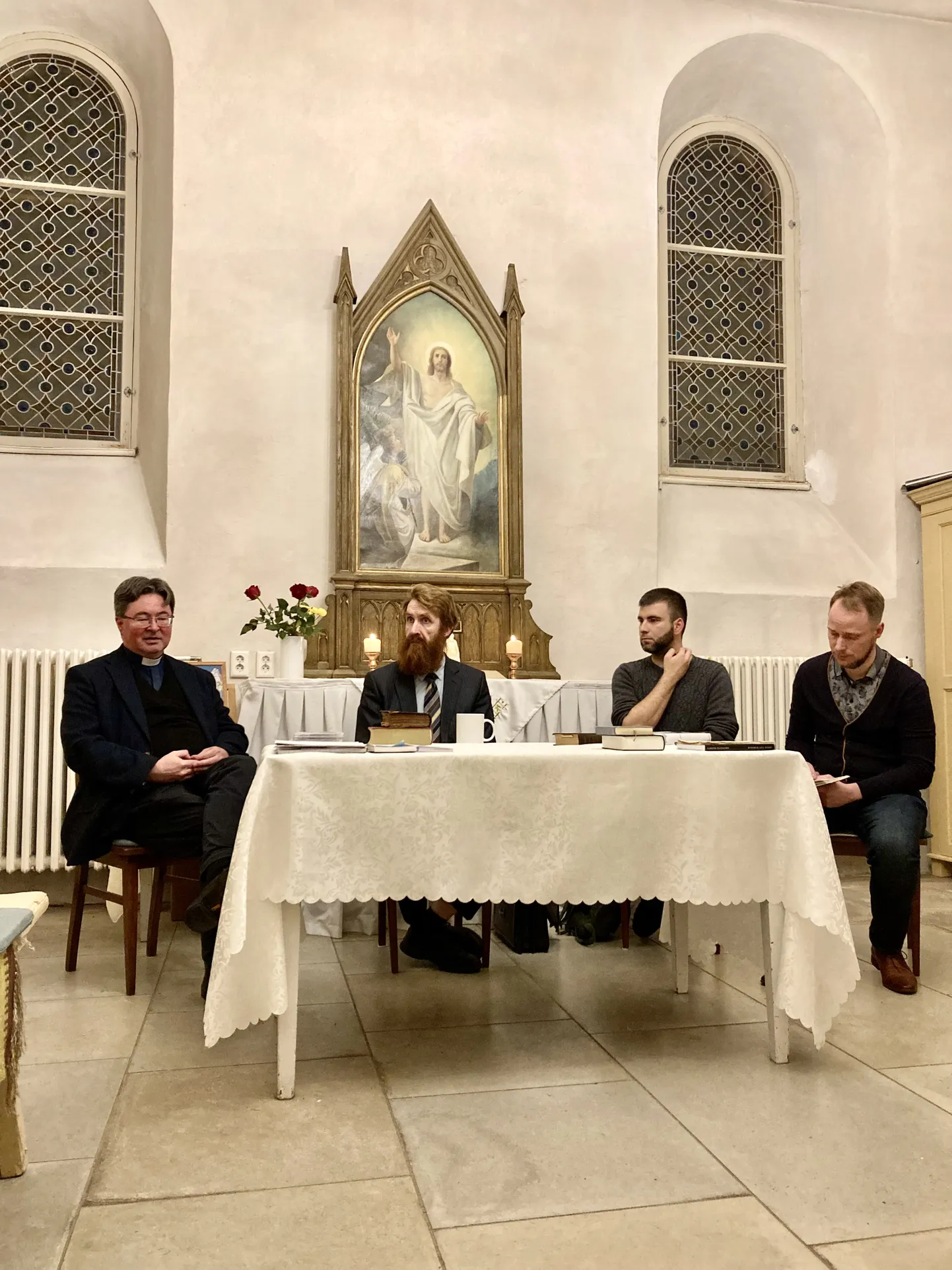 Vestlusõhtute sari „Kirik kogukonnas, kogukond kirikus“ toimub iga kuu Paide Püha Risti koguduse kirikus.
