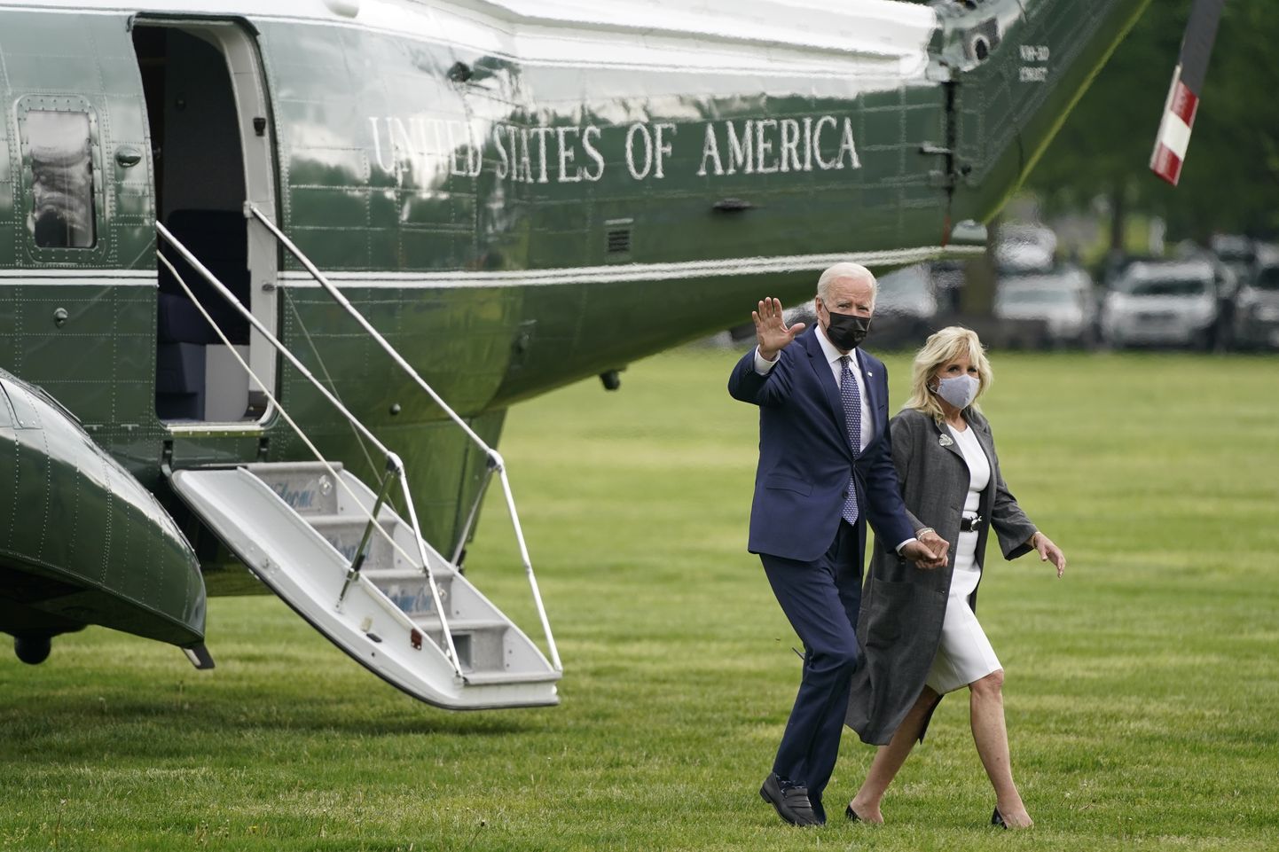 President Joe Biden ja esileedi Jill Biden Valgesse Majja naasmas.