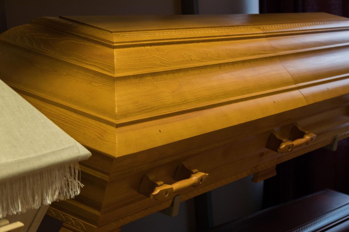 Matusekorraldajad räägivad üha enam sellest, et matustel on puudus kirstukandjatest.