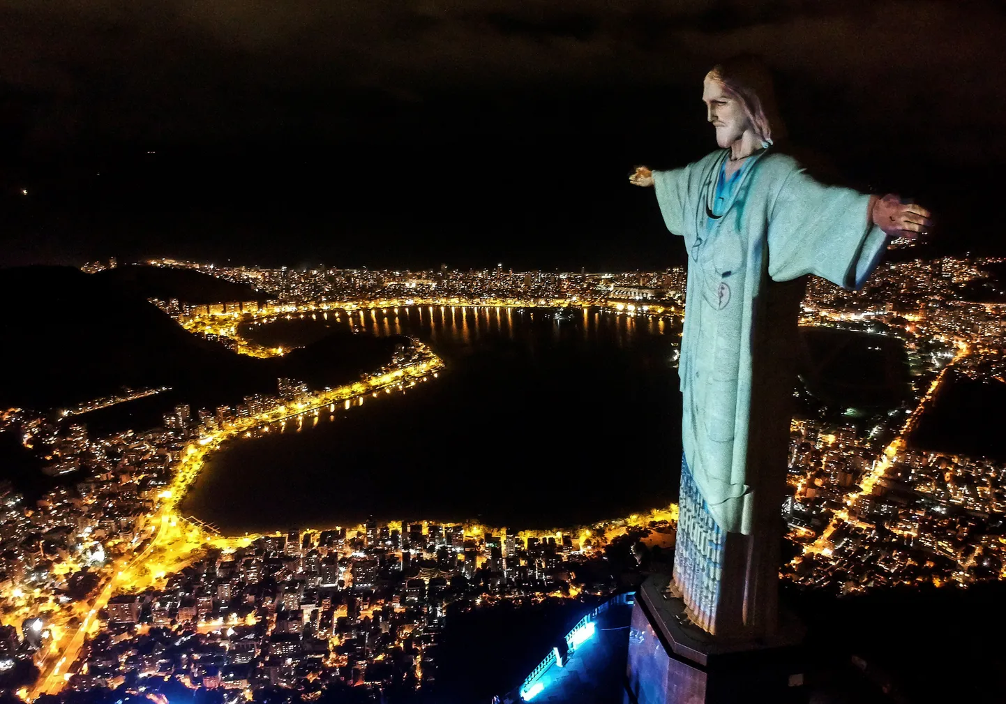Статуя Христа в бразильском Рио-де-Жанейро.