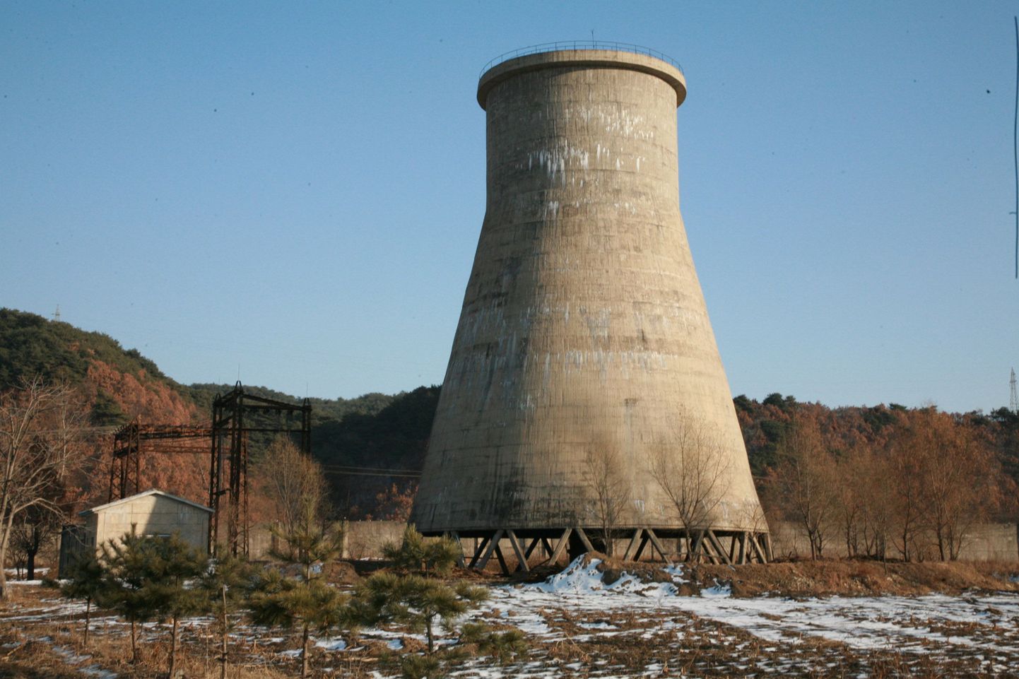 Yongbyoni tuumajaama jahutustorn, mille Põhja-Korea õhku laskis.